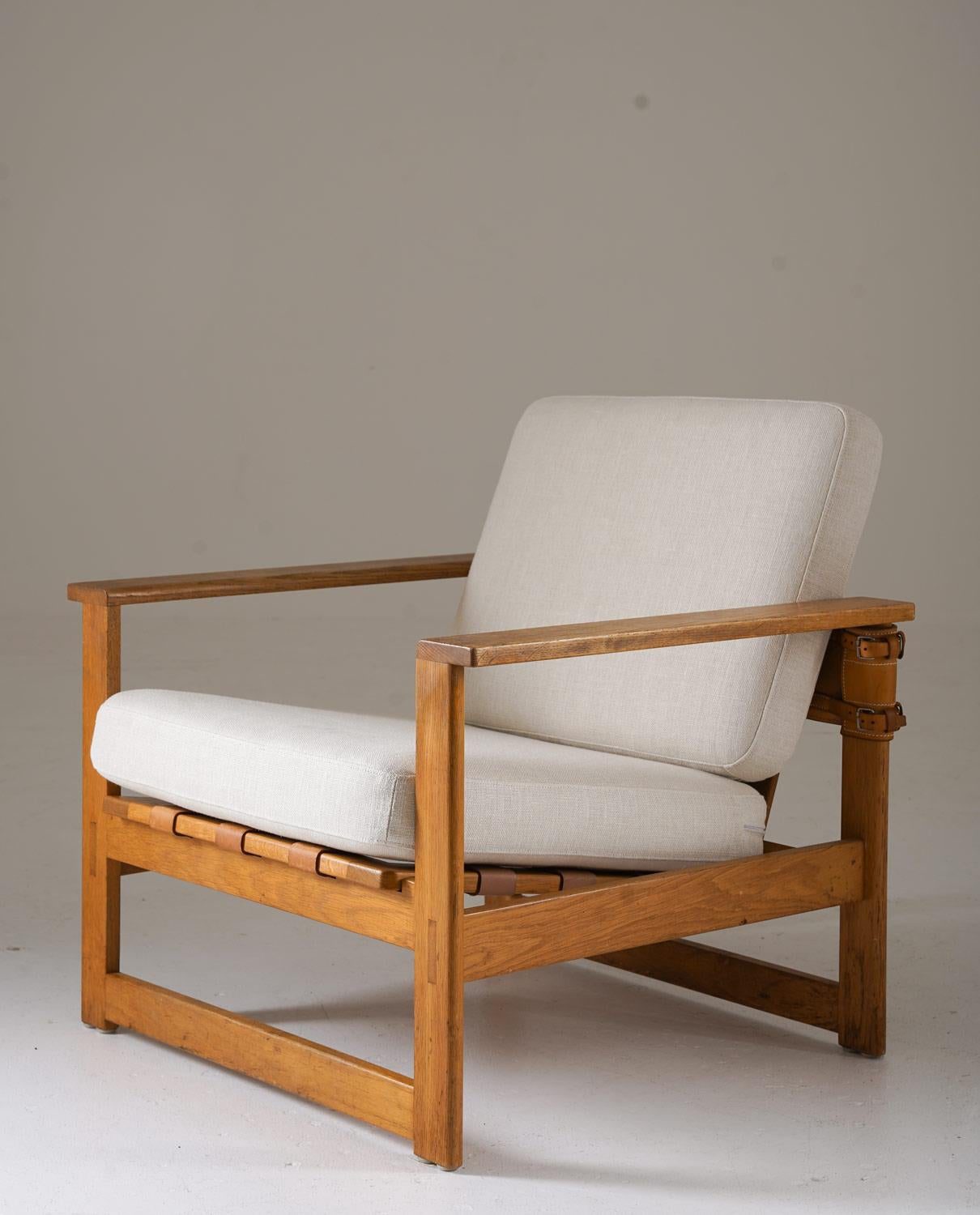 Scandinavian Midcentury Lounge Chairs in Oak and Leather by Nils Roth, 1960s In Good Condition For Sale In Karlstad, SE