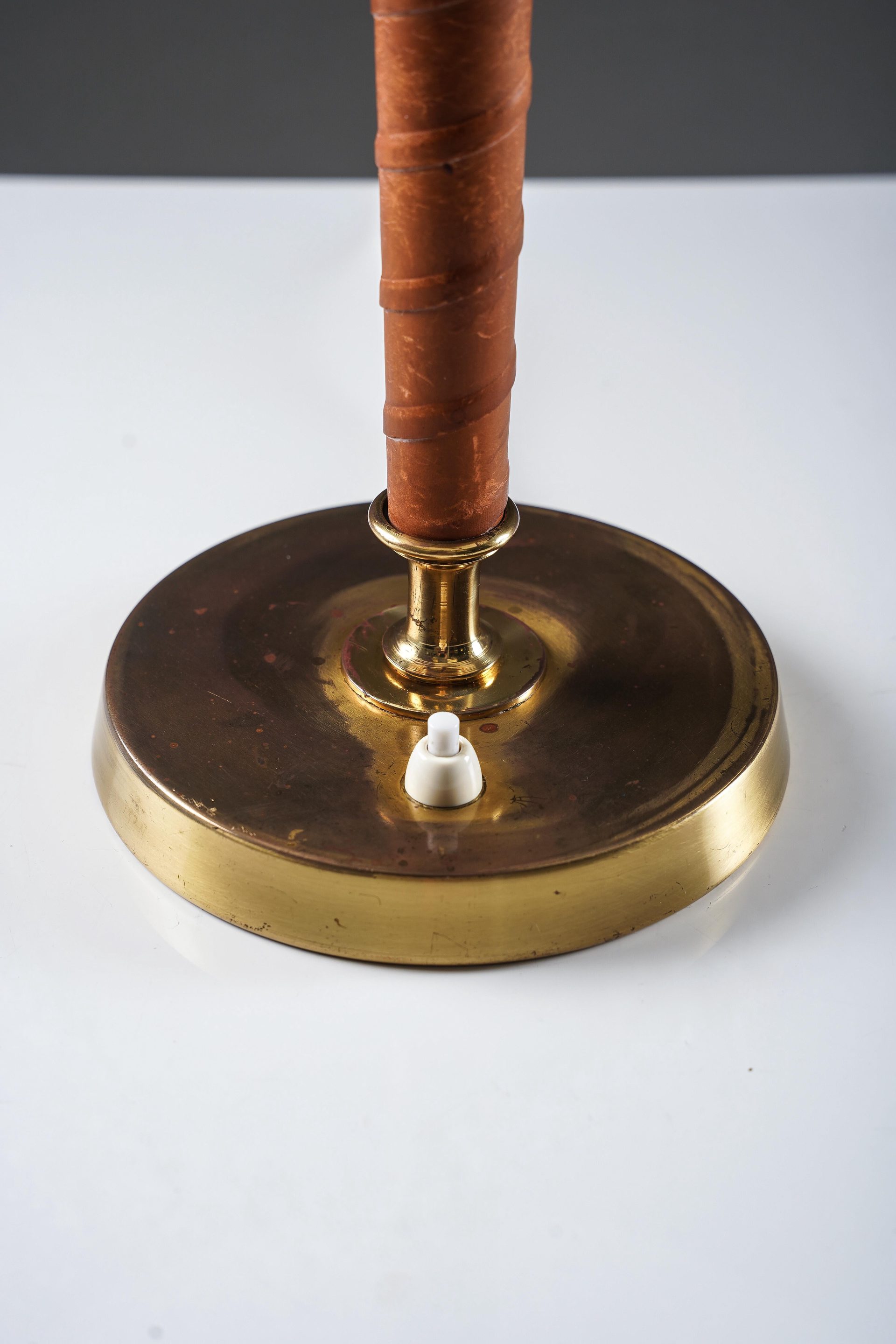 Table lamp model 32926 by Nordiska Kompaniet, Sweden, 1940s In Good Condition For Sale In Karlstad, SE