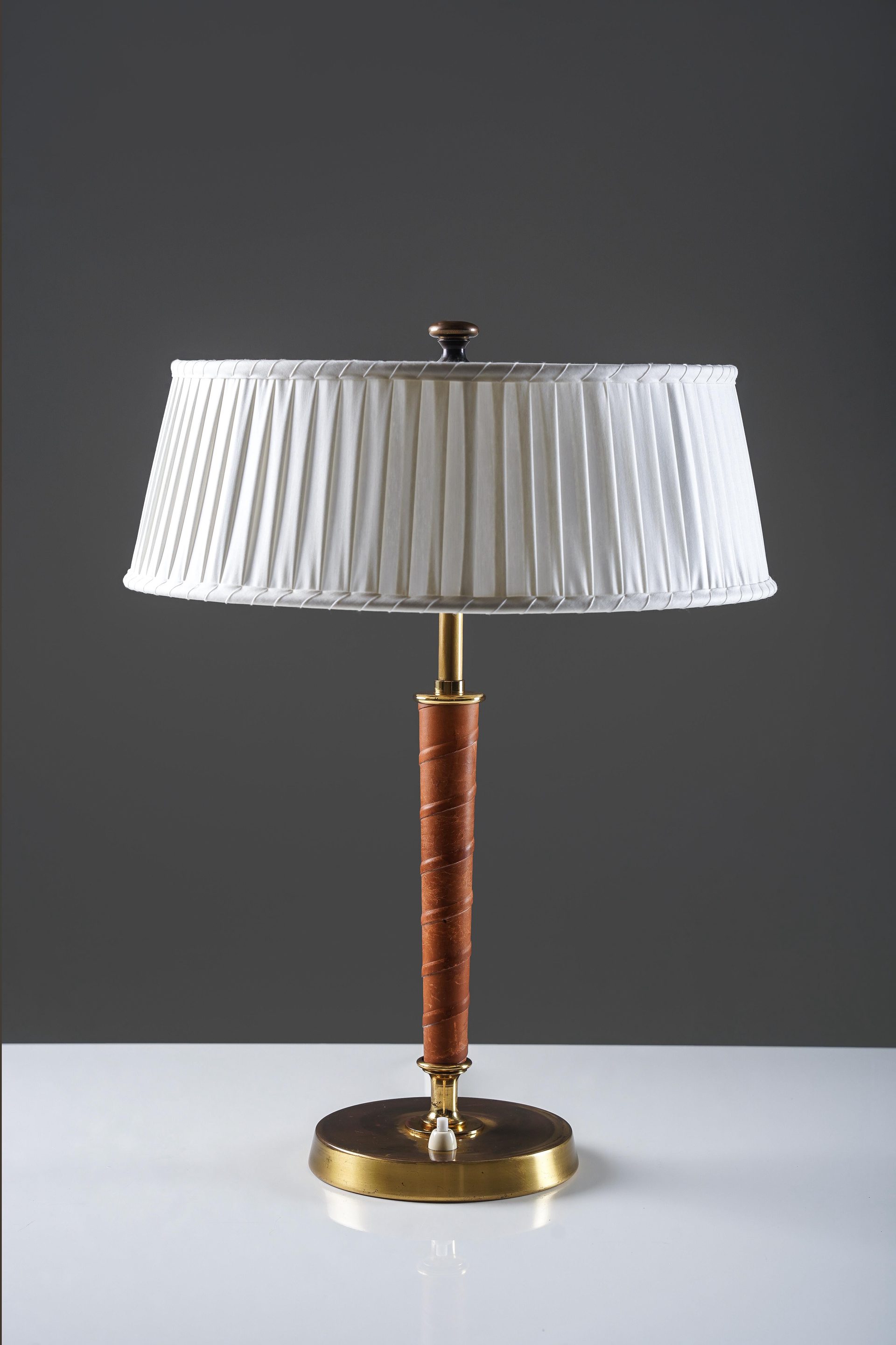 Swedish Table lamp model 32926 by Nordiska Kompaniet, Sweden, 1940s For Sale