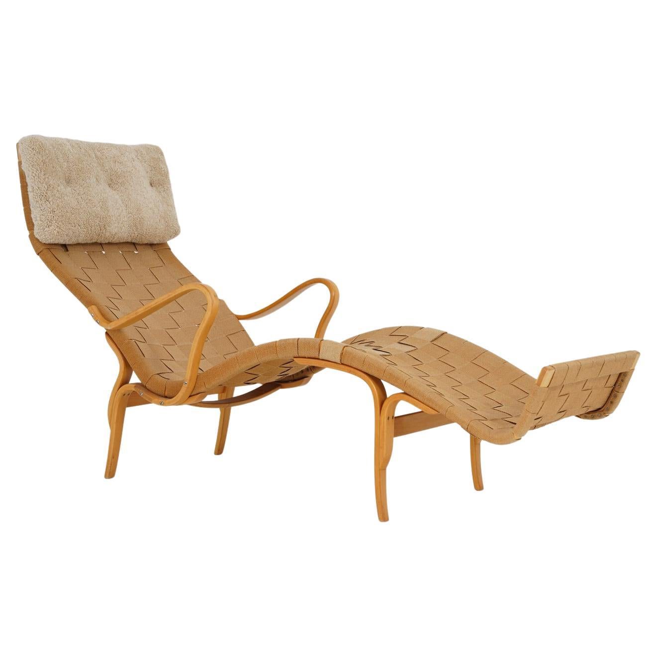 Scandinavian Chaise Longue "Pernilla 3" by Bruno Mathsson